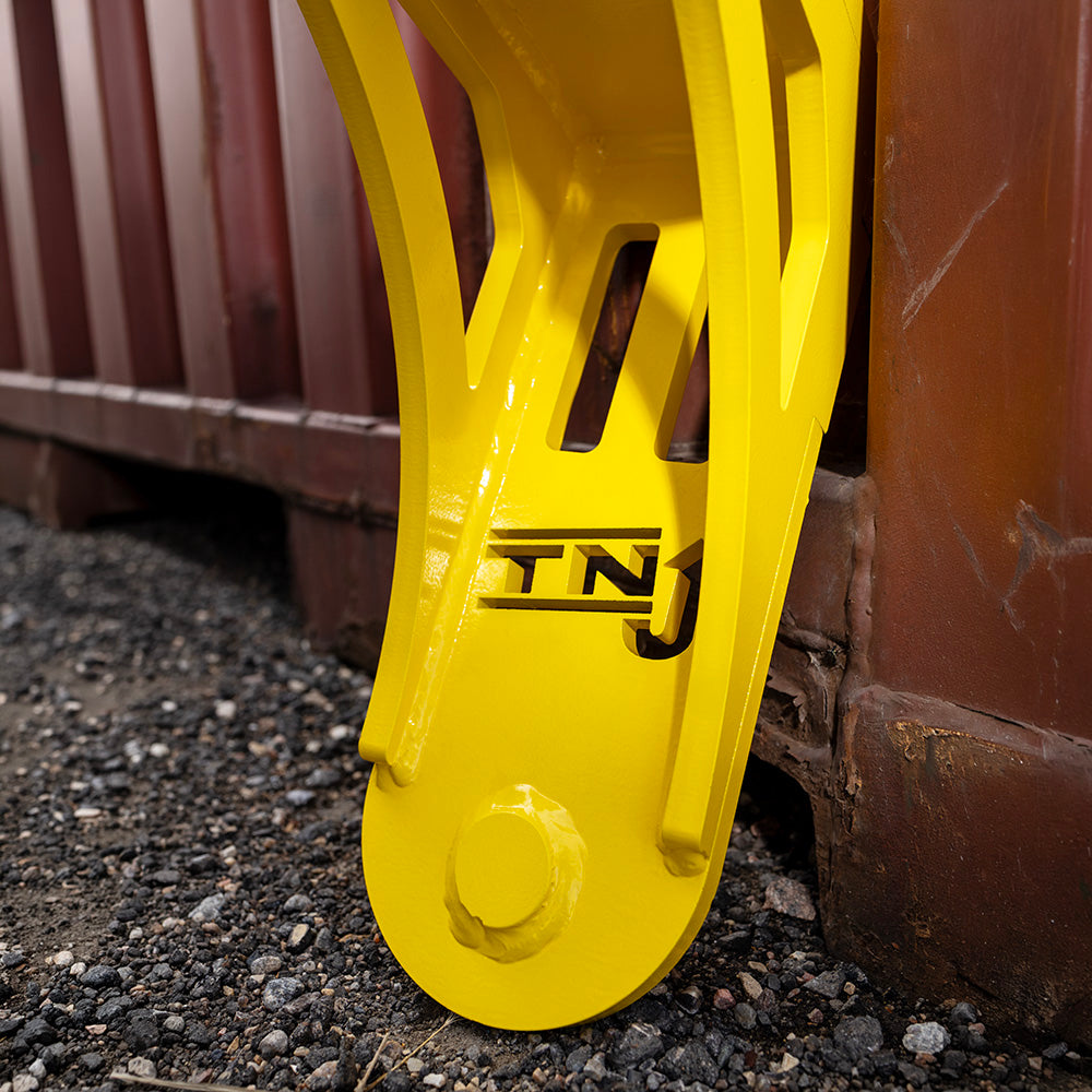 Twist 'n' Jack Container Lifter (TNJ™) for shipping container